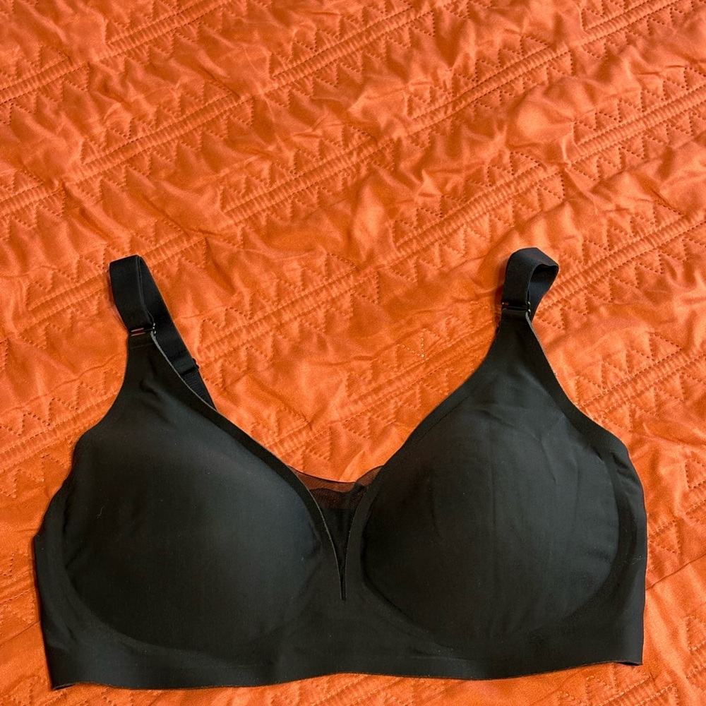 Black Wireless Bra